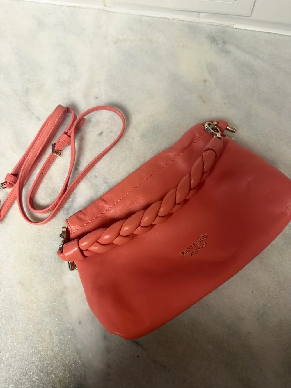 kate spade subtle outfits crossbody